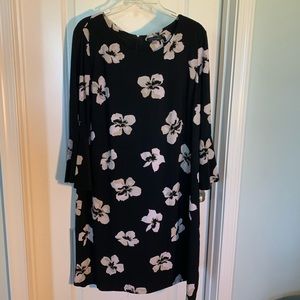 Black floral flattering shift dress